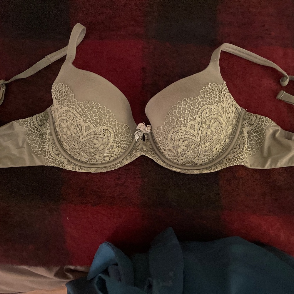 Victoria secret bra 32D